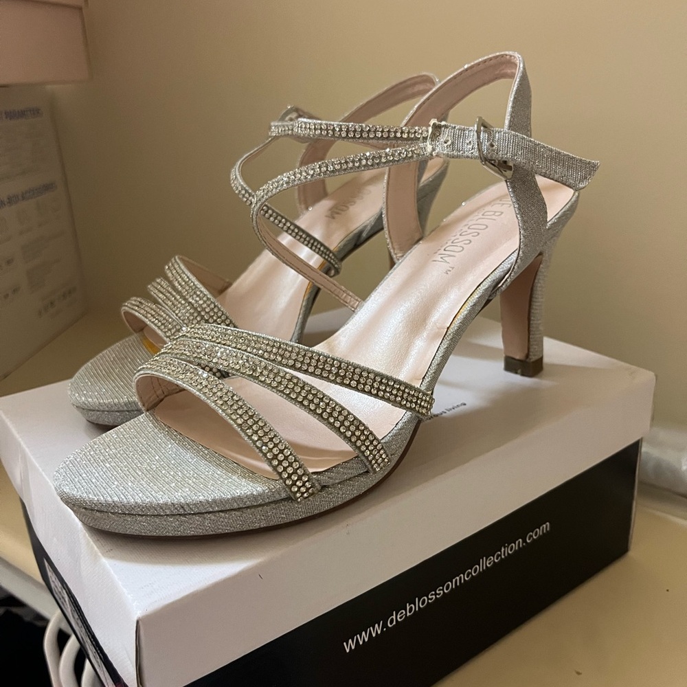 Silver Shimmer heels, Size 7 1/2